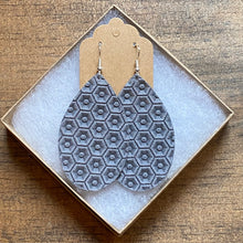 Load image into Gallery viewer, Ash Gray Honeycomb Leather Earring