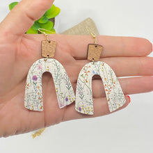 Load image into Gallery viewer, Wild Flowers Cork Earring