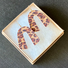 Load image into Gallery viewer, U Shape in Leopard Cork (stud or hook)