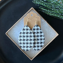 Load image into Gallery viewer, Black and White Houndstooth Leather Earring